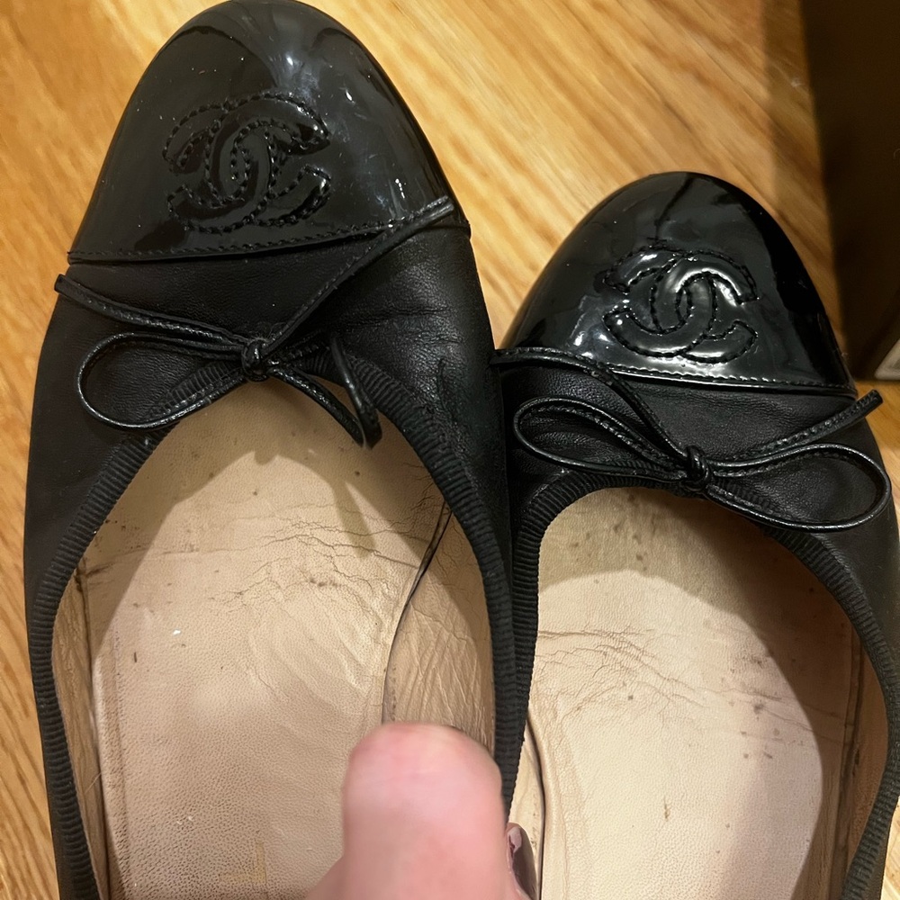 CHANEL Black Leather Flat - Picture 4 of 11
